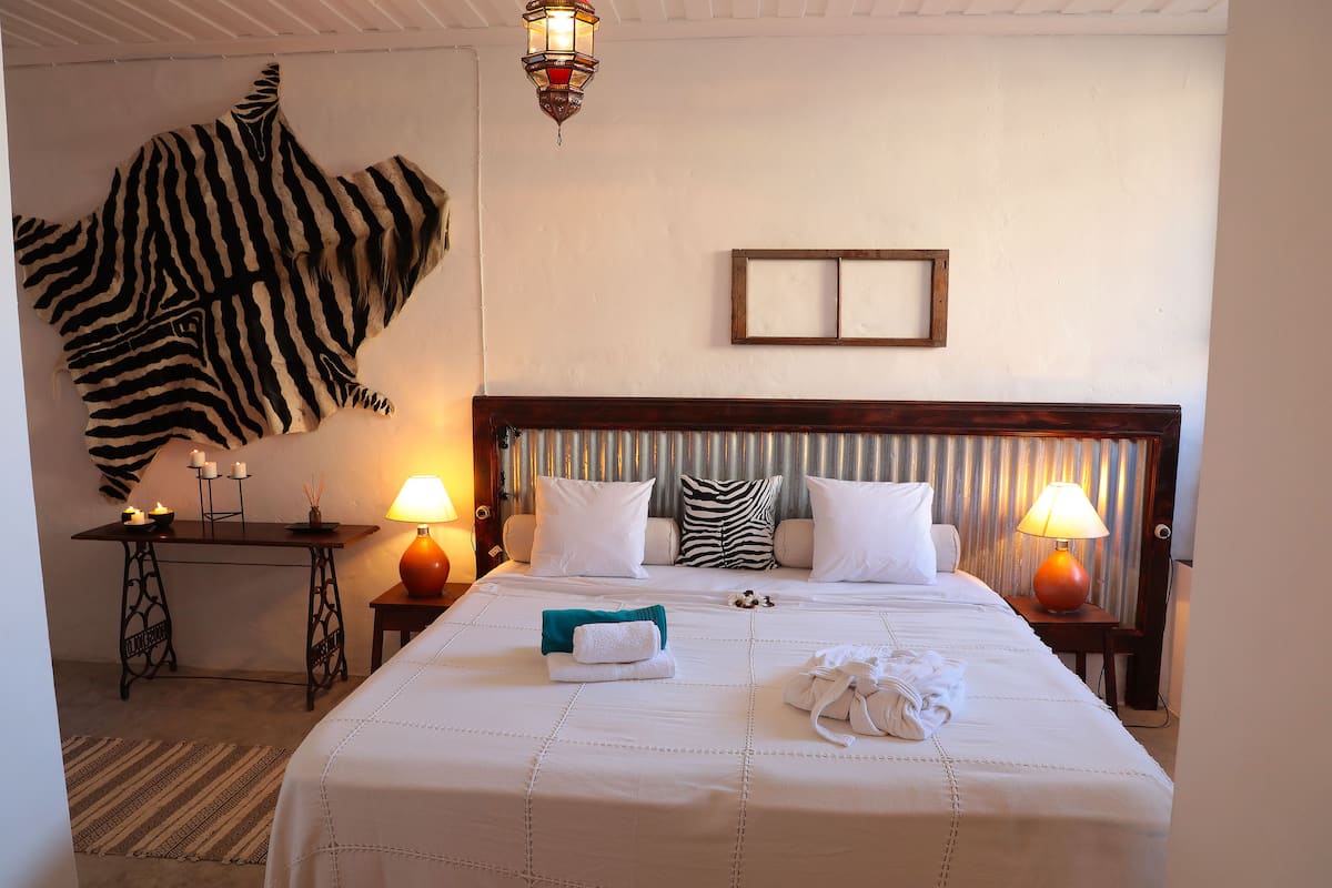 Blackout curtains, free WiFi, bed sheets