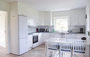 Fridge, stovetop, dishwasher, coffee/tea maker