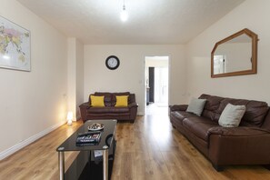 Havelock- 3 Bedroom House | Living room | Flat-screen TV