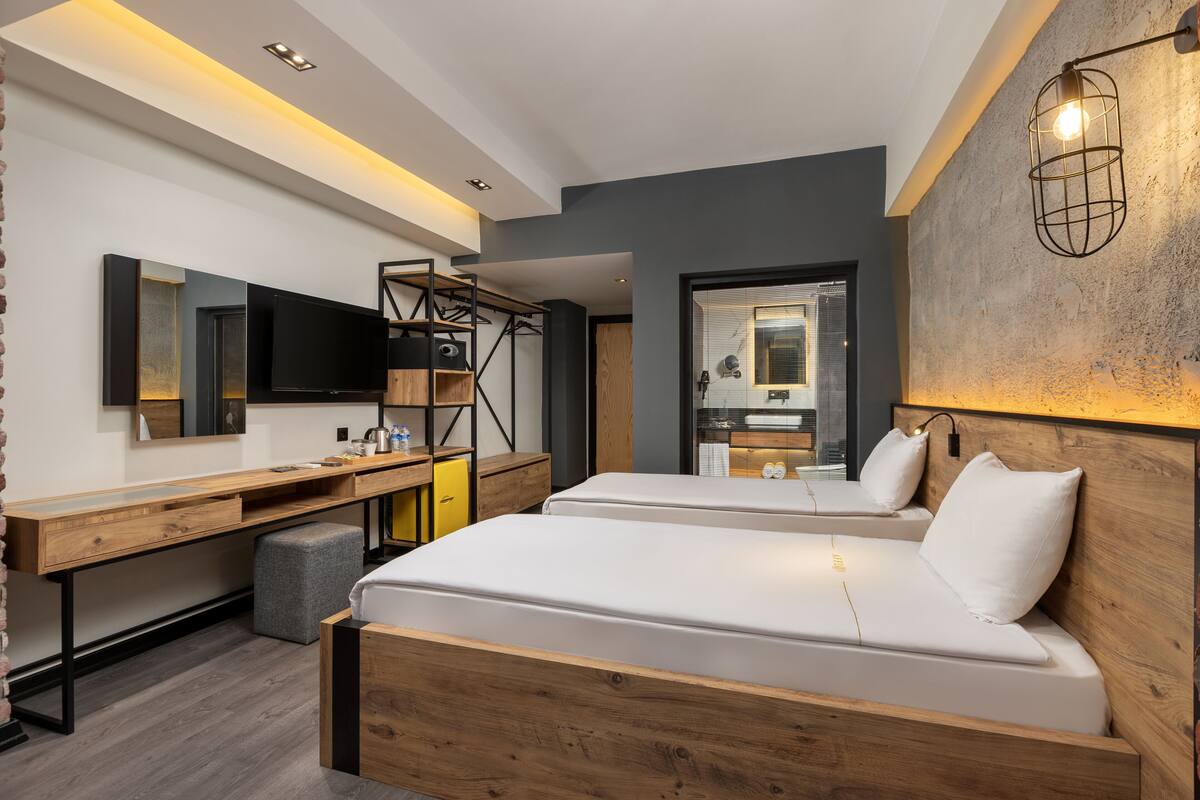 Deluxe Twin Room, City View | Minibar, in-room safe, desk, laptop workspace
