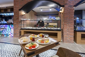 Breakfast, lunch and dinner served  - Afflon Hotels Loft City (Antalya)
