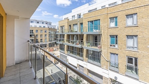 2 bedrooms, free WiFi - Canary Wharf Stylish Apartment (London)
