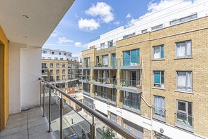 2 bedrooms, free WiFi - Canary Wharf Stylish Apartment (London)