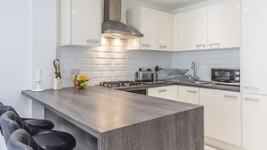 2 bedrooms, free WiFi - Canary Wharf Stylish Apartment (London)