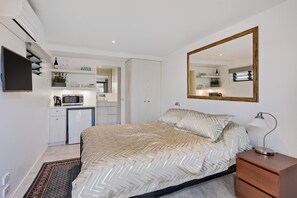 1 chambre, bureau, fer et planche à repasser, accès au Wi-Fi (inclus)