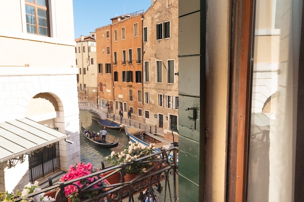 Dobbelt- eller tomannsrom – superior, balkong, kanalutsikt | Utsikt fra rommet