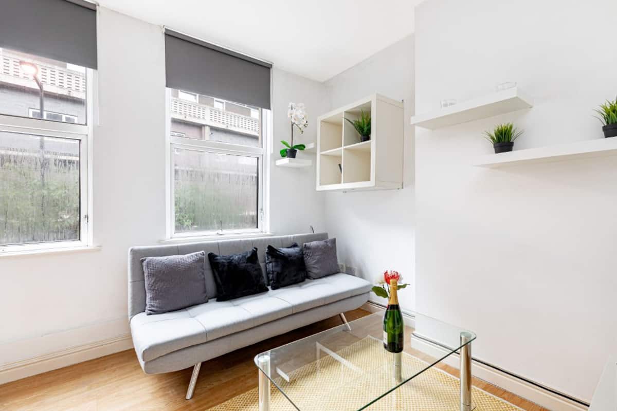 1 bedroom, individually decorated, individually furnished
