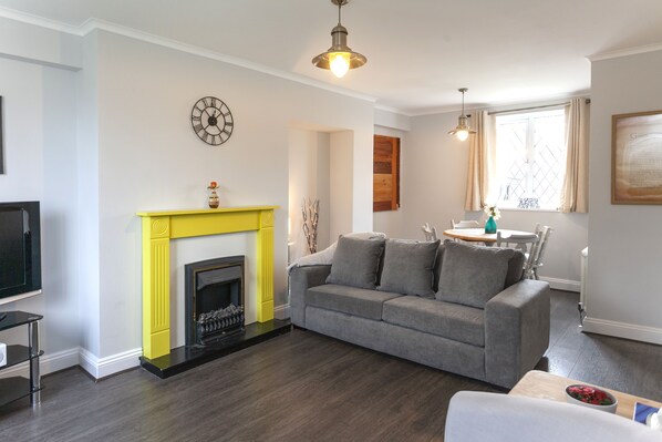 Astley 3 Bedroom House | Living area | Flat-screen TV