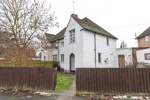 A two-story house with a white exterior and a pitched roof. - Astley 3 bedroom house (Leicester)