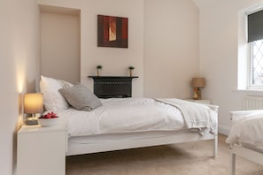 Astley 3 Bedroom House | Iron/ironing board, free WiFi, bed sheets