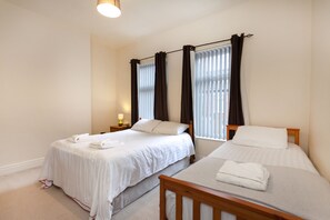 Bodmin 2 Bedroom House | Iron/ironing board, free WiFi, bed sheets - Bodmin 2 bedroom house (Liverpool)