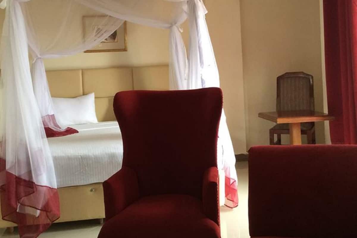 Deluxe kamer | 1 slaapkamer, luxe beddengoed, bedden met traagschuimmatras, een bureau