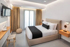 Deluxe Suite | 1 bedroom, in-room safe, individually decorated, individually furnished - Harmony Suites (Santorini)