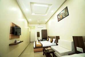 11 bedrooms, premium bedding, individually furnished, desk