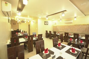 Restaurant - Hotel Maggo (Bharatpur)