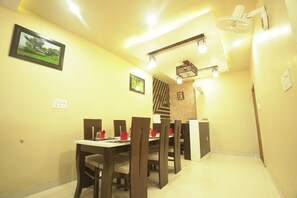 Restaurant - Hotel Maggo (Bharatpur)