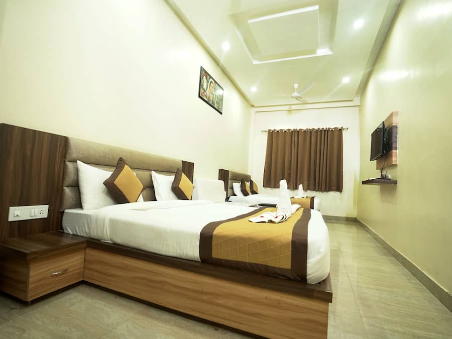 Family Room | 11 bedrooms, premium bedding, individually furnished, desk