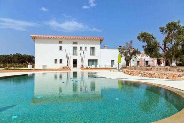 Seasonal outdoor pool