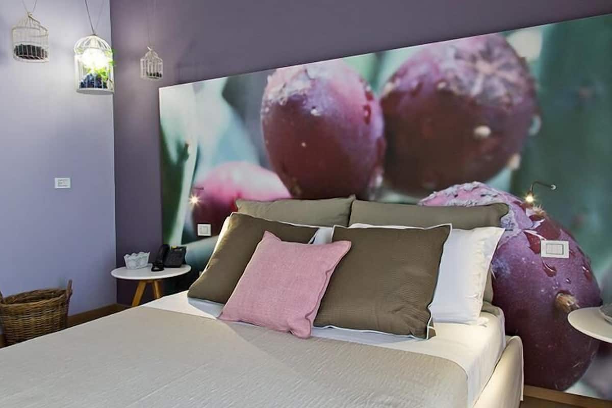 Chambre Deluxe double, vue sur la piscine | Minibar, coffre-fort, bureau, rideaux dâobscurcissement