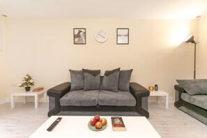 Condron 3 Bedroom House | Living area