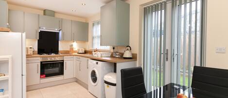 Executive-Apartment | Eigene Küche | Kühlschrank, Mikrowelle, Kochgeschirr/Geschirr/Besteck