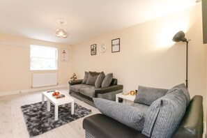 Condron 3 Bedroom House | Living area