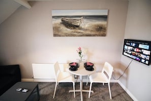 Woodstock A 1 Bed Apartment | Living room | Flat-screen TV