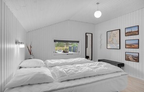 3 bedrooms, travel cot, free WiFi - Gorgeous home in Blåvand with WiFi (Blåvand)