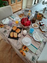 Free daily continental breakfast