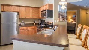 Microwave, dishwasher, coffee/tea maker, toaster - 3 bedroom 2 bathroom apartment (Myrtle Beach)