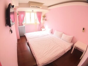 Desk, blackout curtains, free WiFi, bed sheets - Fengchia Sandiego (Taichung)