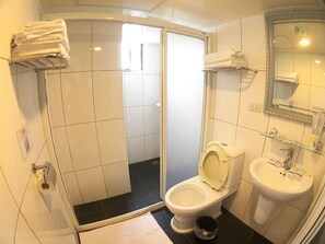 Five people Room | Bathroom | Shower, free toiletries, hair dryer, slippers