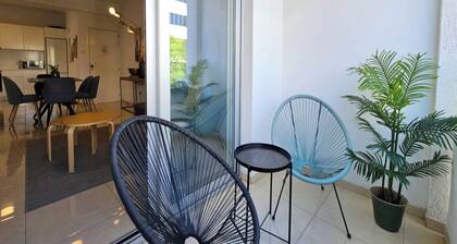 Phaedrus Living: Central Luxury Flat Esperidon 201