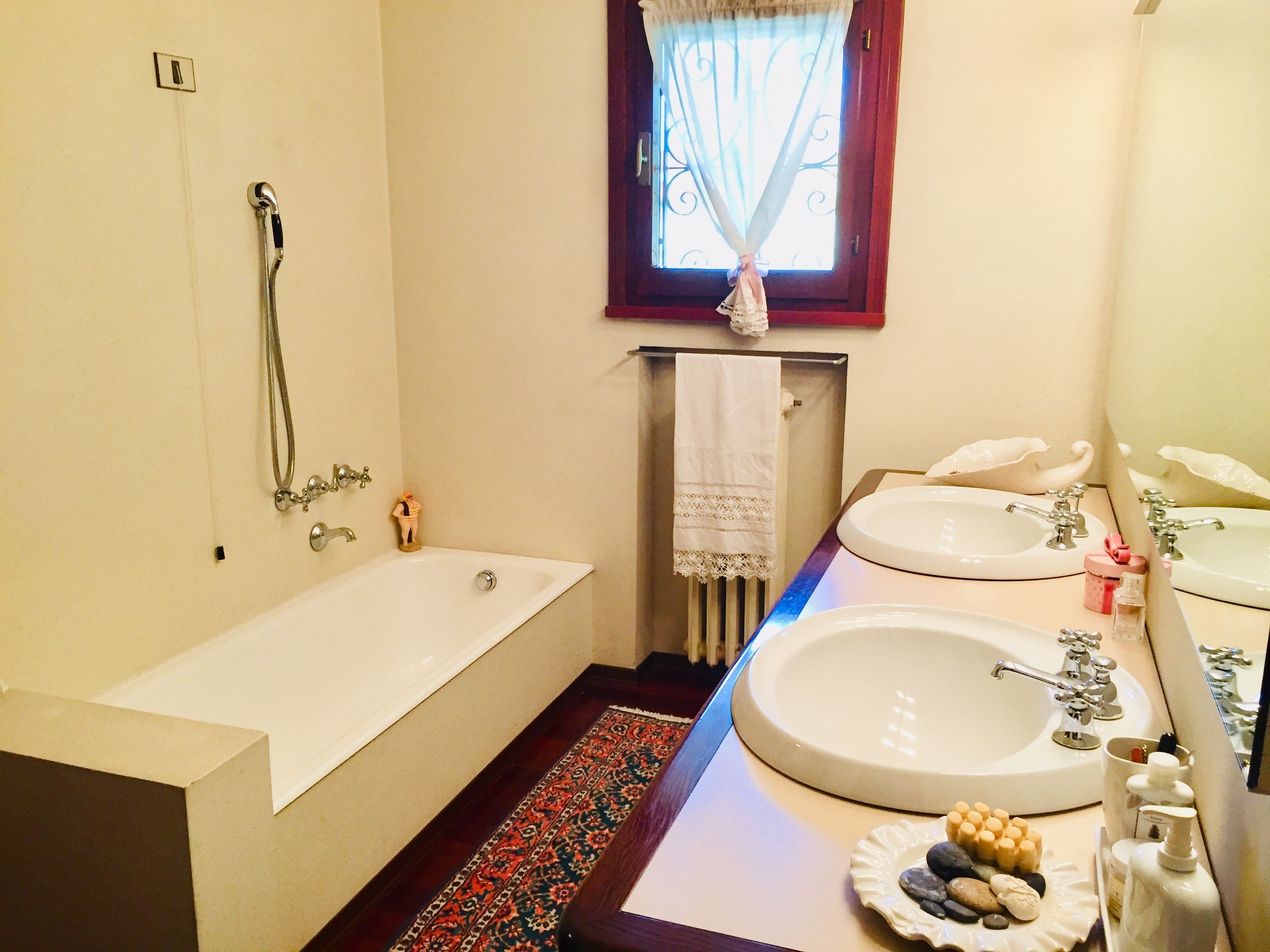 Photo - Opera Deluxe