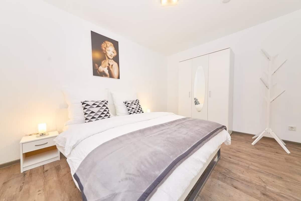 In-room safe, desk, iron/ironing board, free WiFi