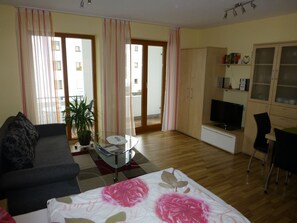 Apartment | Living area | LED TV - Abendsonne (Bamberg)