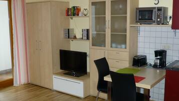 Apartment | Blackout drapes, free WiFi, bed sheets