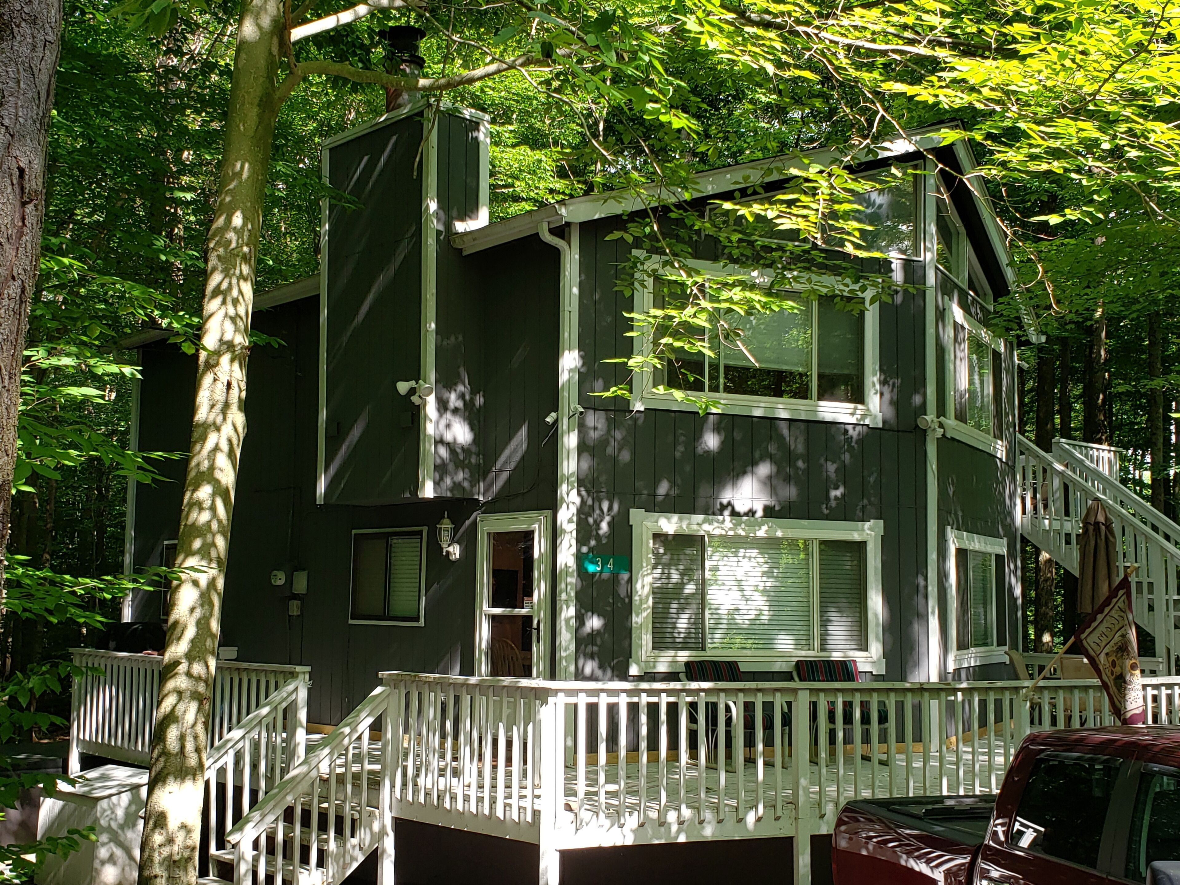 Pocono Chalet 4 bedroom 2 bath right near Big Boulder Ski Resort