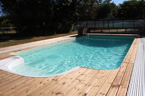 Piscine couverte, piscine extérieure (ouverte en saison)