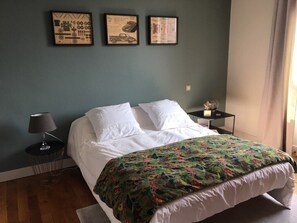 3 dormitorios, tabla de planchar con plancha, cuna de viaje y wifi