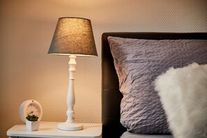 Appartement, 1 slaapkamer | Een kluis op de kamer, een strijkplank/strijkijzer, gratis wifi