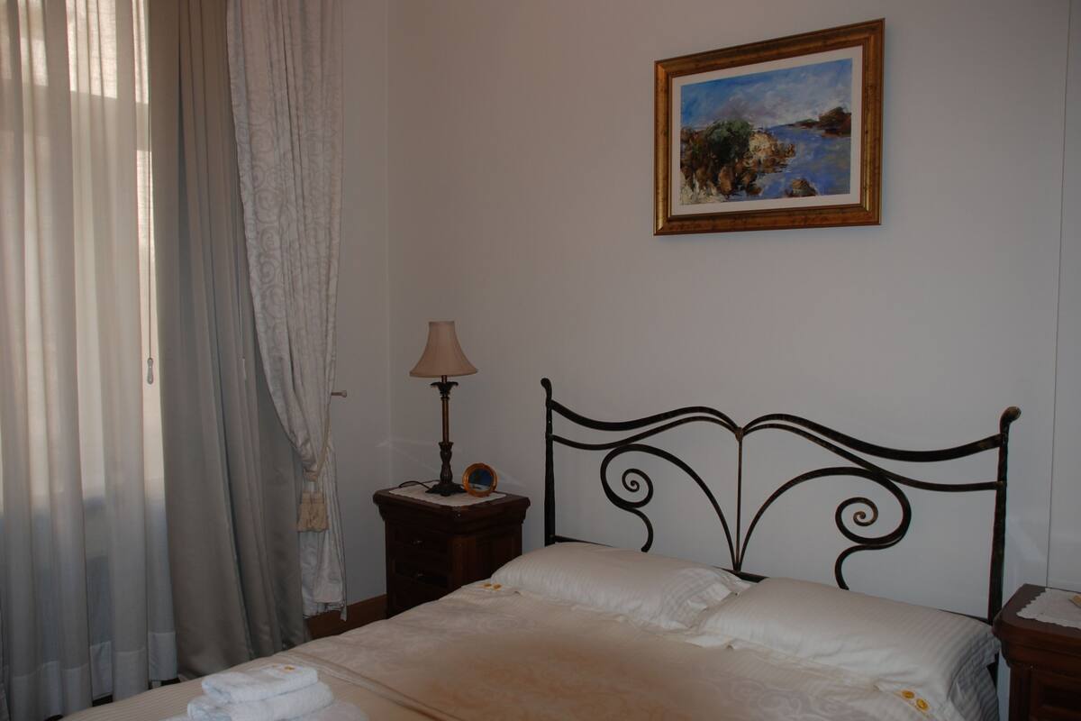 Deluxe Suite | Premium bedding, memory-foam beds, free minibar items