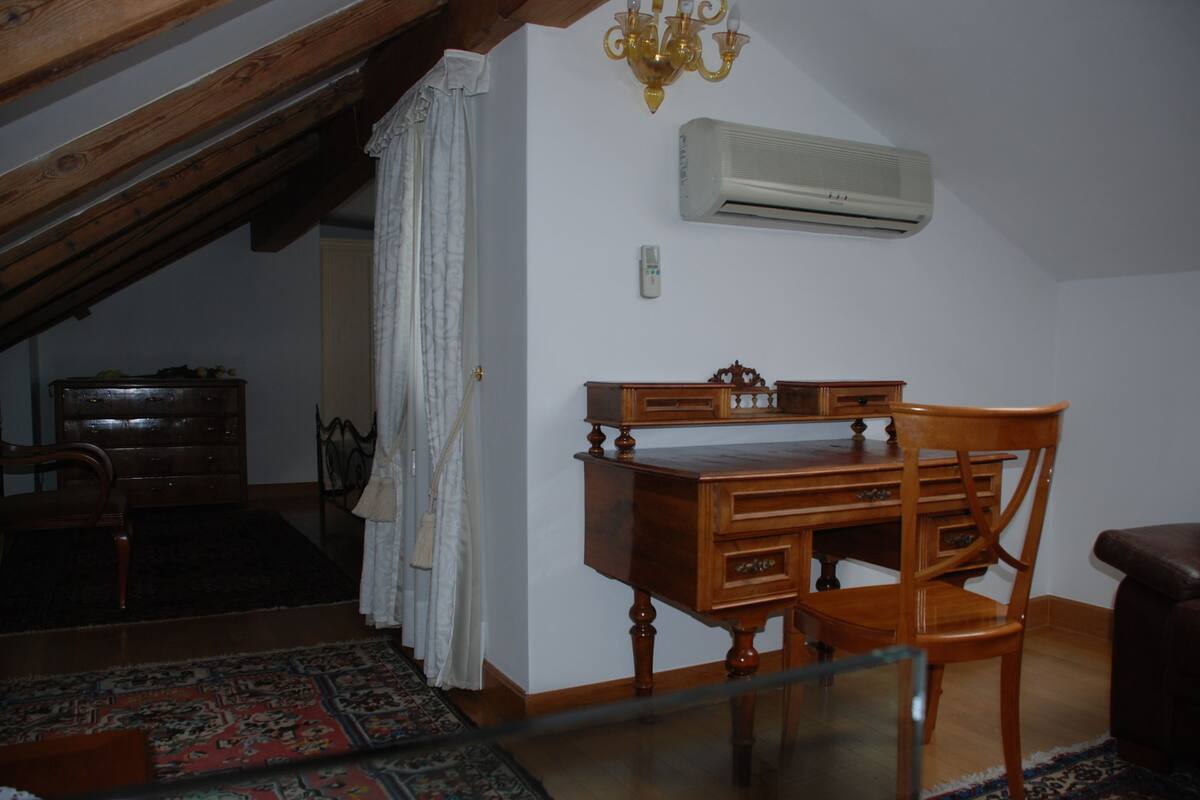 Appartement Romantique | Centre d’affaires dans la chambre