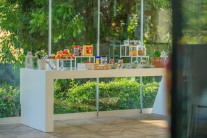 Daily buffet breakfast for a fee