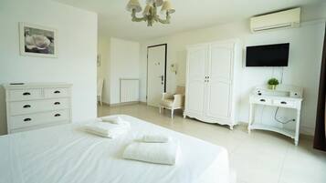 Superior Room | 1 bedroom, hypo-allergenic bedding, minibar, desk