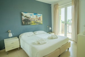 LÀgenhet Comfort - 1 sovrum - utsikt mot trÀdgÄrden | Allergitestade sÀngklÀder, minibar, skrivbord och barnsÀngar