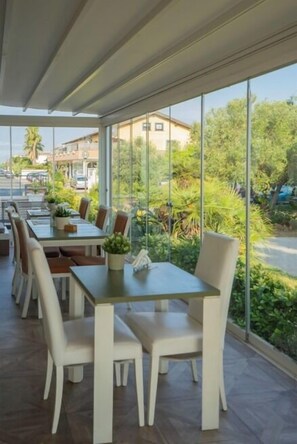 Frokostbuffé hver dag (EUR 10 per person)