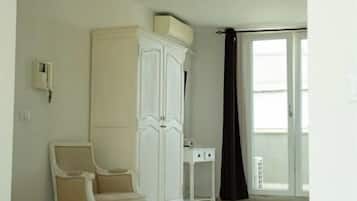 Superior Room | Hypo-allergenic bedding, minibar, desk, cots/infant beds