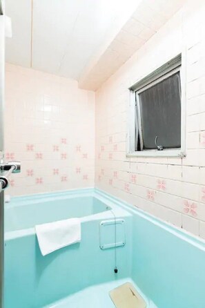 Departamento, 3 habitaciones (3F) | Baño | Tina y regadera independientes y amenidades de baño gratuitas 