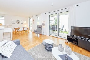 Apartment, Ground Floor | Living area | Flat-screen TV - Auszeit (Bernkastel-Kues)